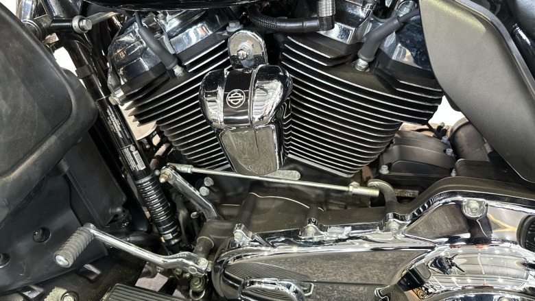 Harley-Davidson Touring Electra Glide FLHTK Vivid Black (21MY)